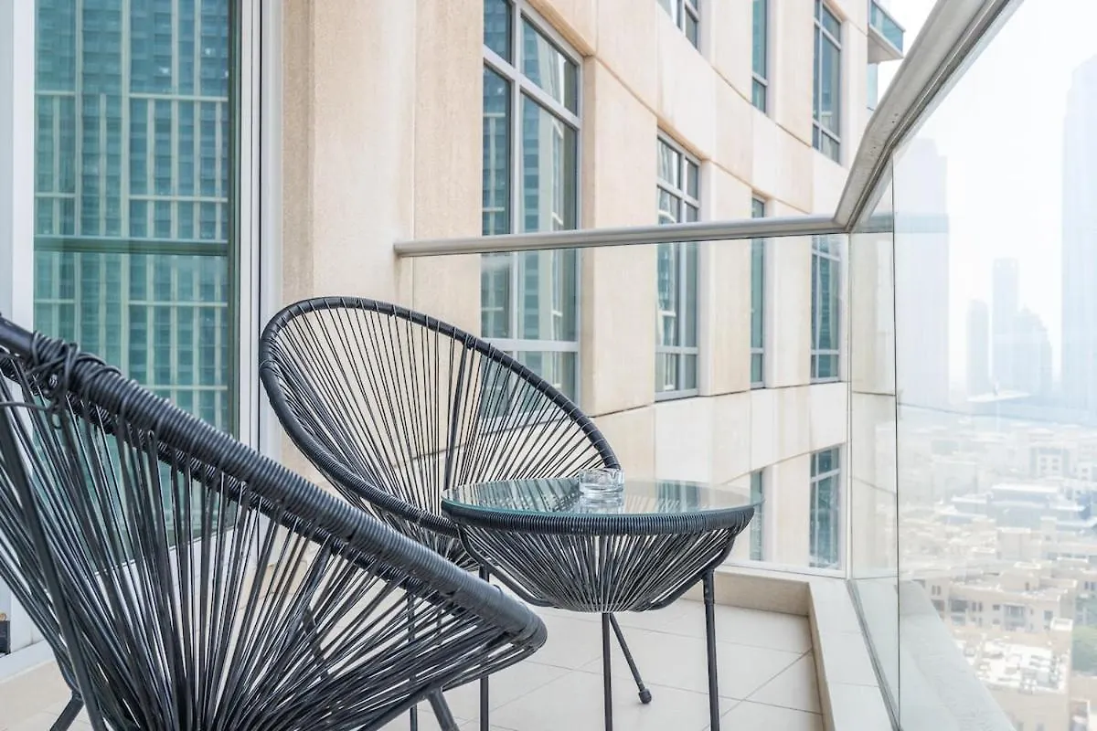 Elegant 2-Bedroom With Balcony At Burj Views In Downtown Dubai Apartment