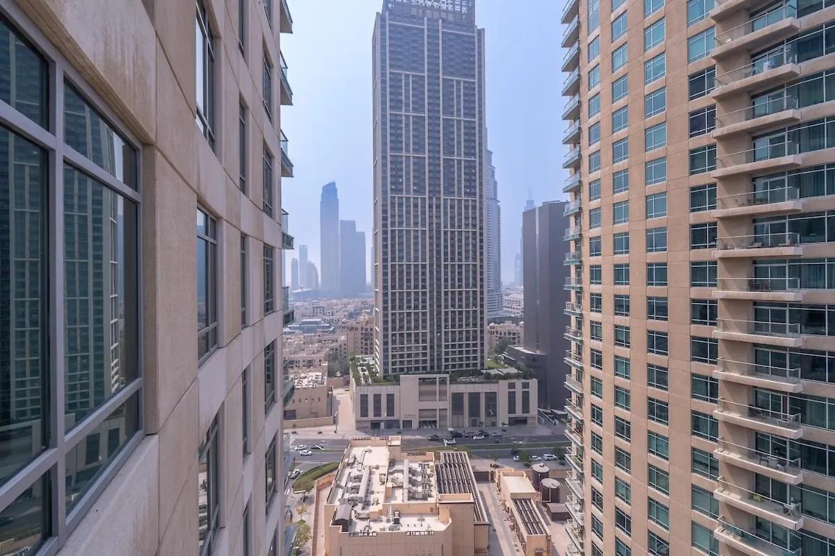 Elegant 2-Bedroom With Balcony At Burj Views In Downtown Dubai Apartment