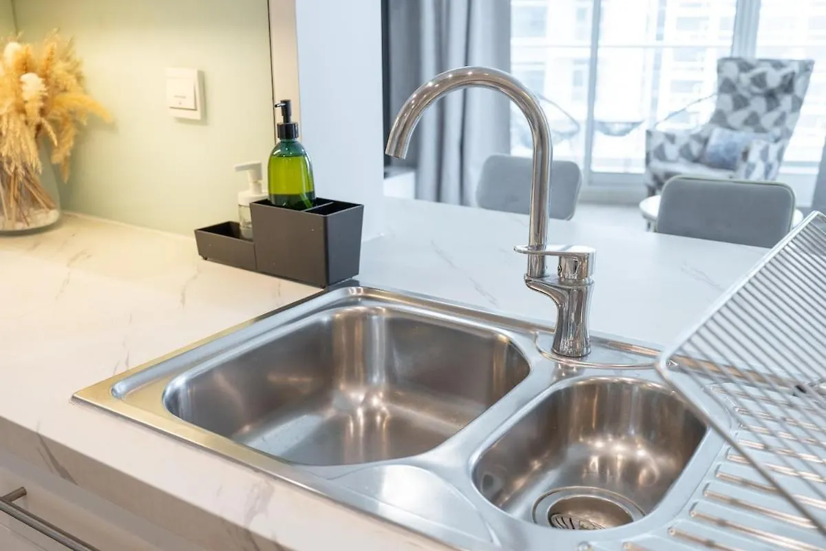 Apartment Elegant 2-Bedroom With Balcony At Burj Views In Downtown Dubai