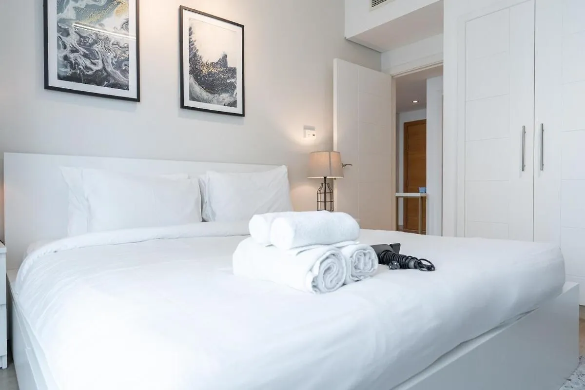 Apartment Elegant 2-Bedroom With Balcony At Burj Views In Downtown Dubai