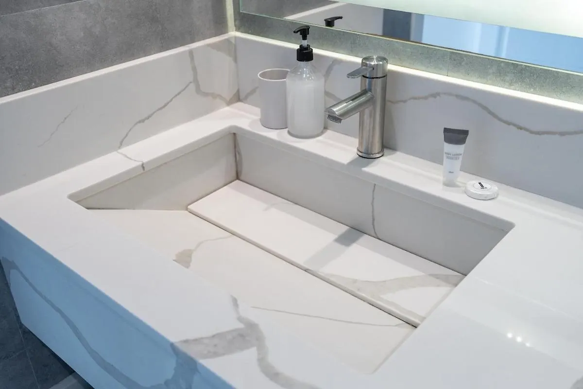 Elegant 2-Bedroom With Balcony At Burj Views In Downtown ドバイ